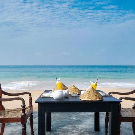 Blue Parrot Beach Villa Амбалангода Екстериор снимка