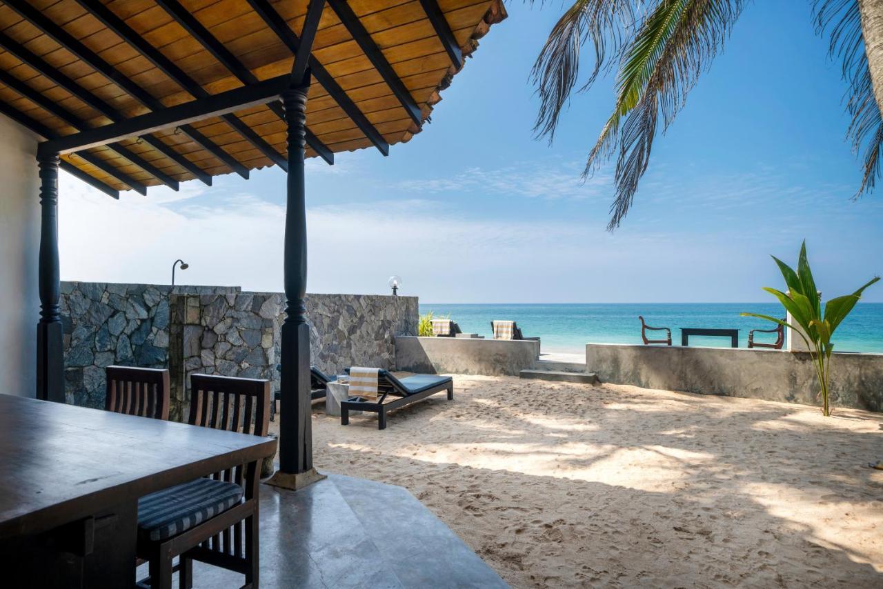 Blue Parrot Beach Villa Амбалангода Екстериор снимка