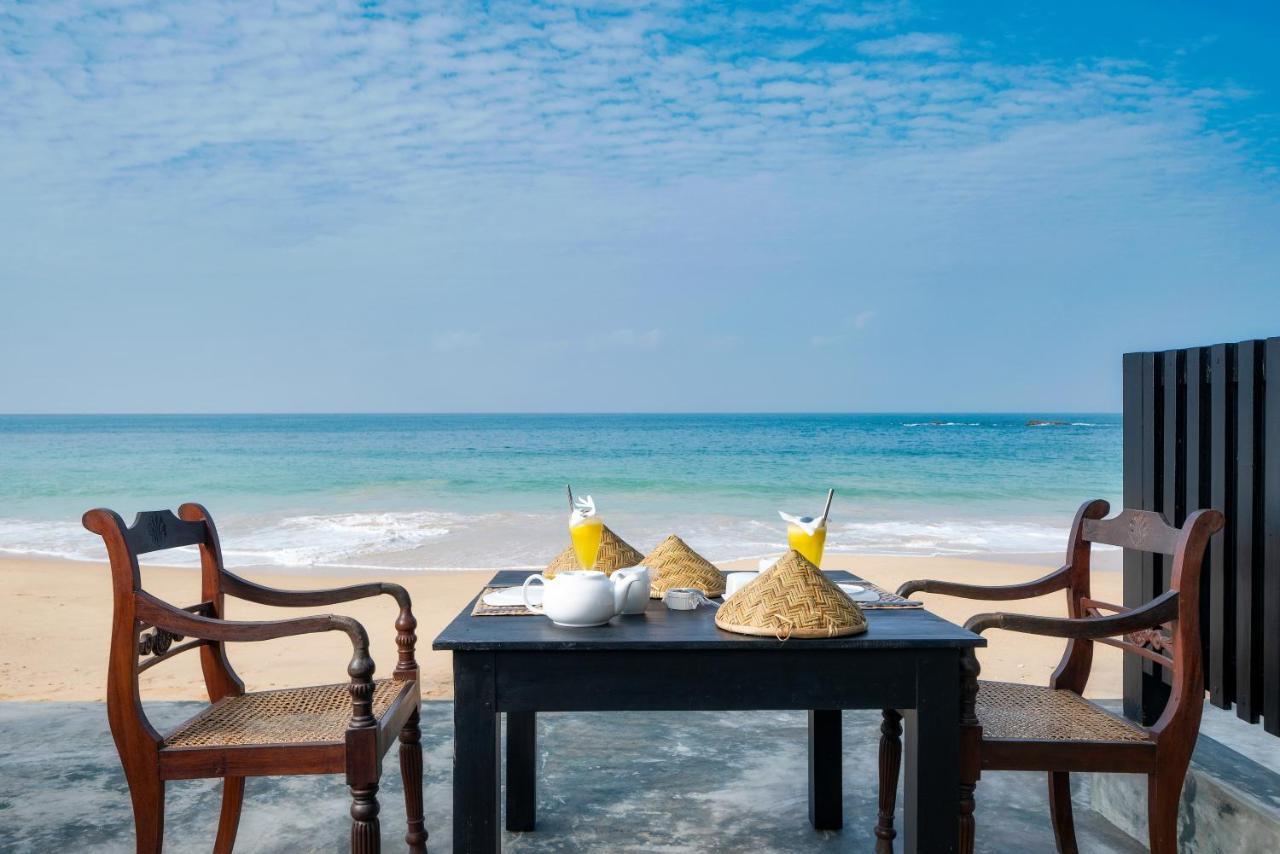 Blue Parrot Beach Villa Амбалангода Екстериор снимка