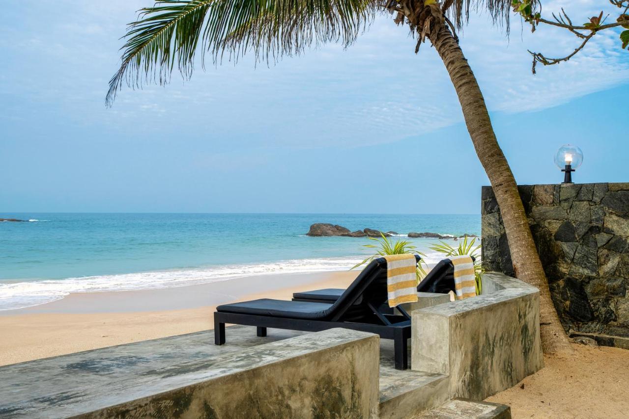 Blue Parrot Beach Villa Амбалангода Екстериор снимка