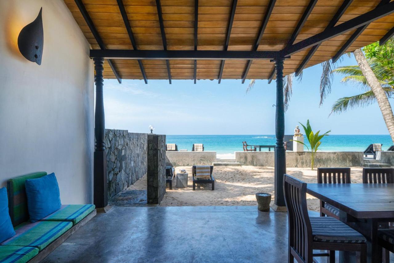Blue Parrot Beach Villa Амбалангода Екстериор снимка
