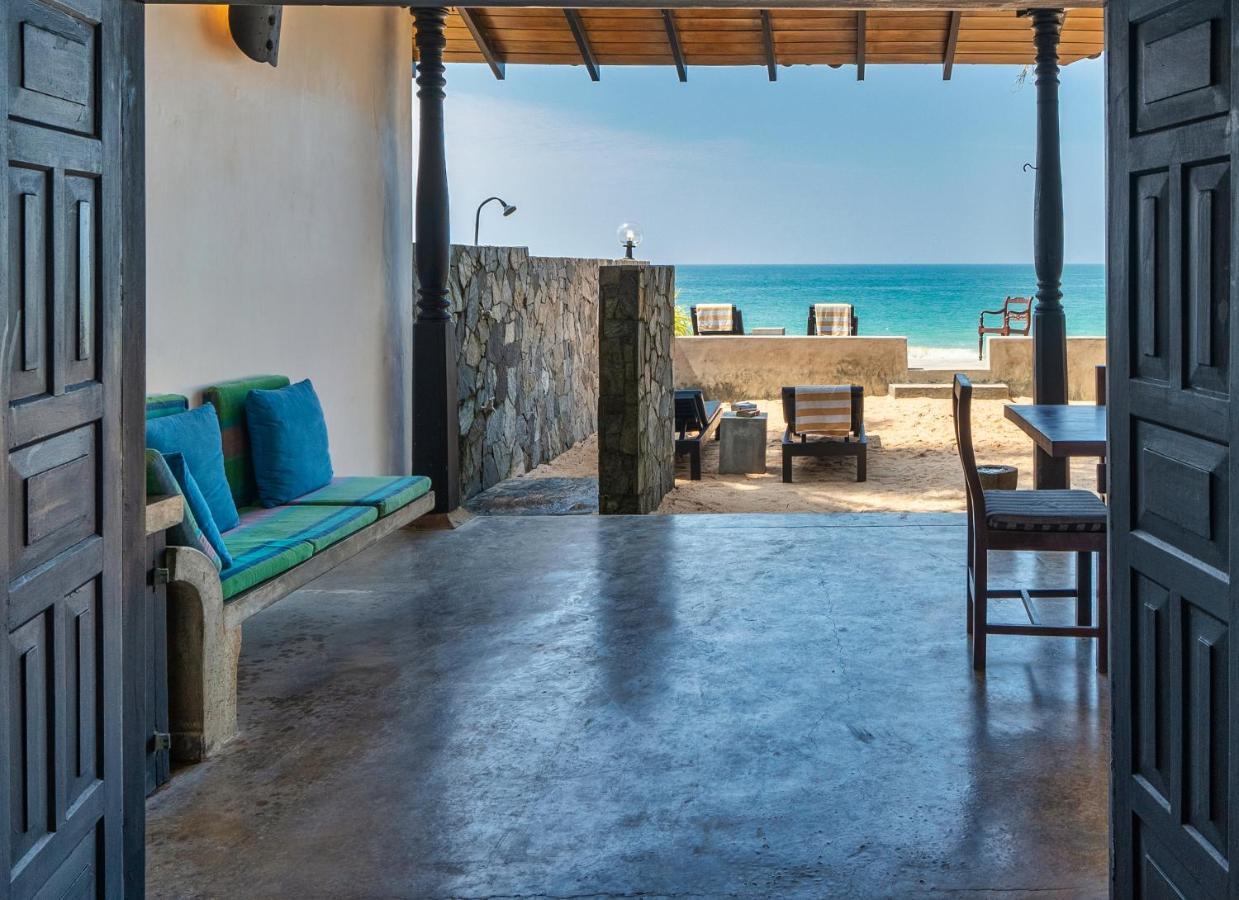 Blue Parrot Beach Villa Амбалангода Екстериор снимка