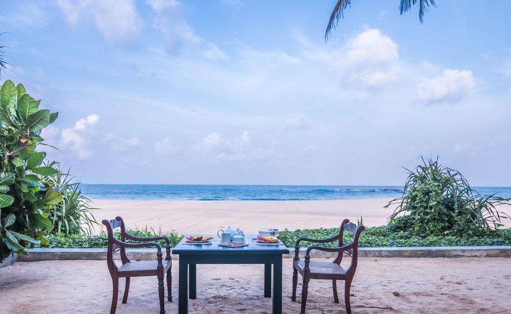 Blue Parrot Beach Villa Амбалангода Екстериор снимка