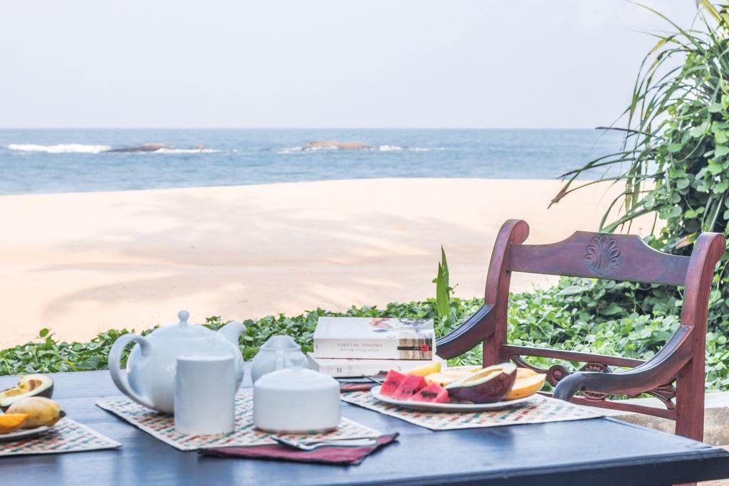 Blue Parrot Beach Villa Амбалангода Екстериор снимка