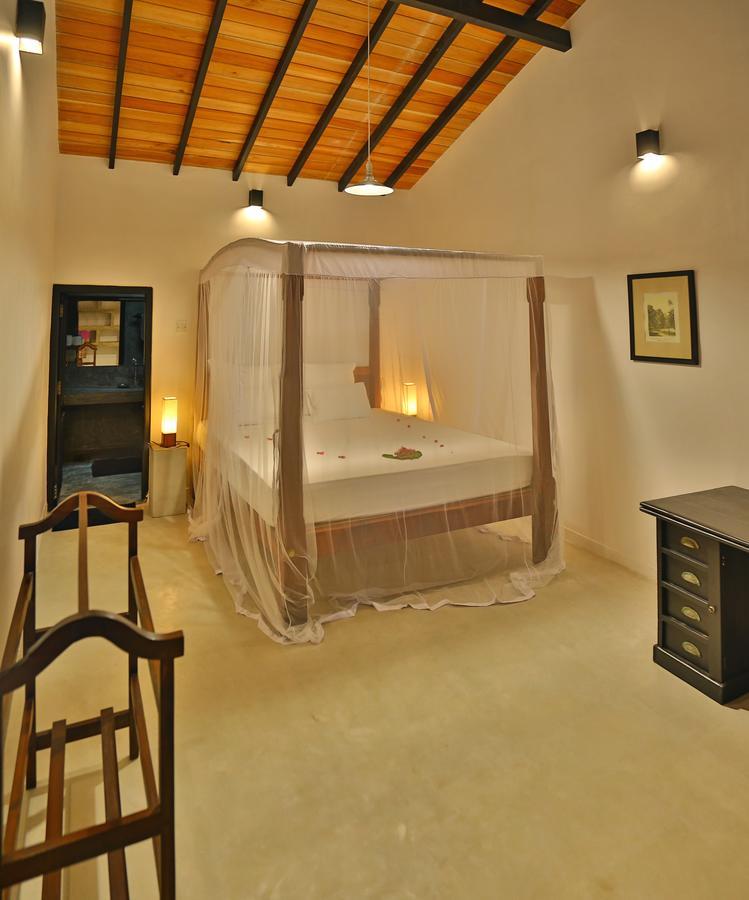 Blue Parrot Beach Villa Амбалангода Екстериор снимка