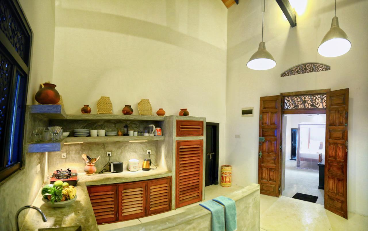 Blue Parrot Beach Villa Амбалангода Екстериор снимка