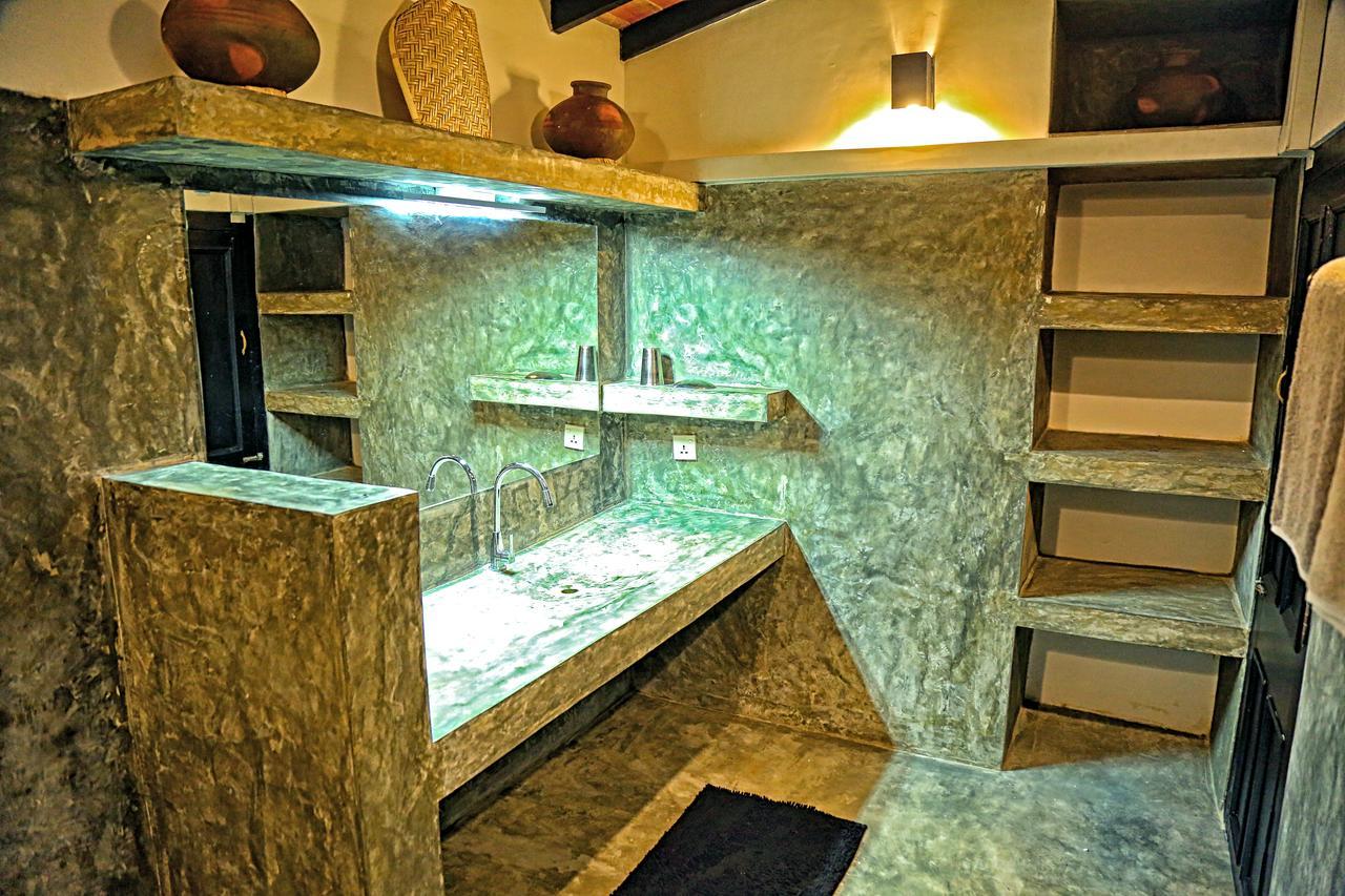 Blue Parrot Beach Villa Амбалангода Екстериор снимка