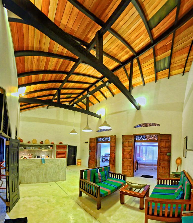 Blue Parrot Beach Villa Амбалангода Екстериор снимка