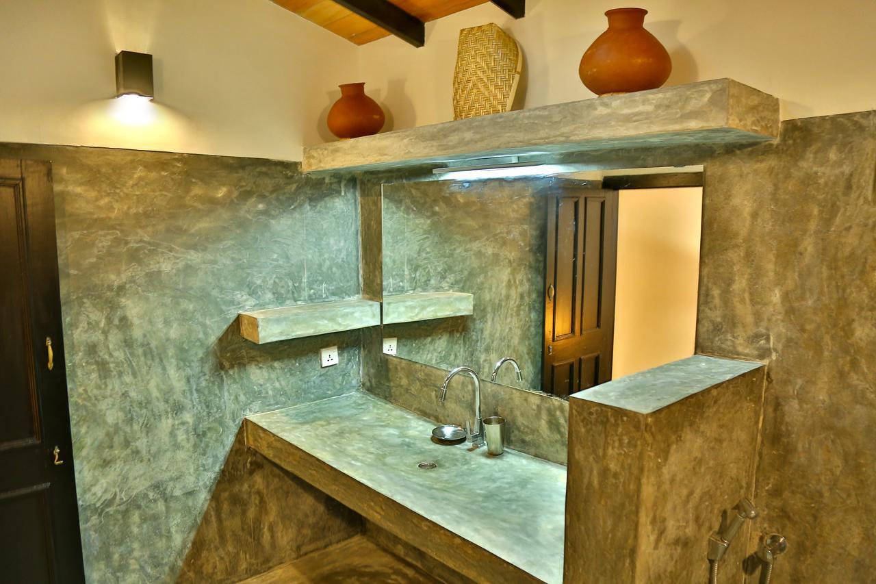 Blue Parrot Beach Villa Амбалангода Екстериор снимка