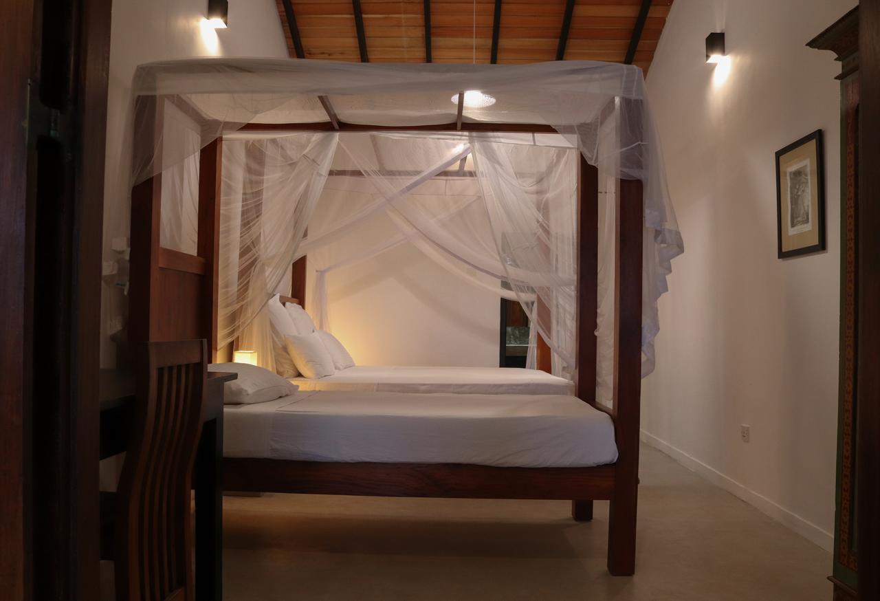 Blue Parrot Beach Villa Амбалангода Екстериор снимка