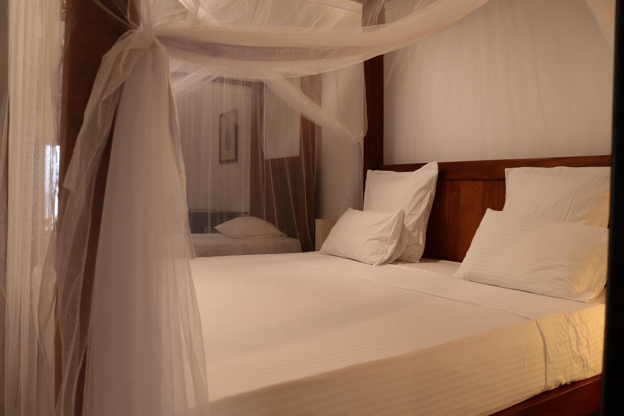 Blue Parrot Beach Villa Амбалангода Екстериор снимка