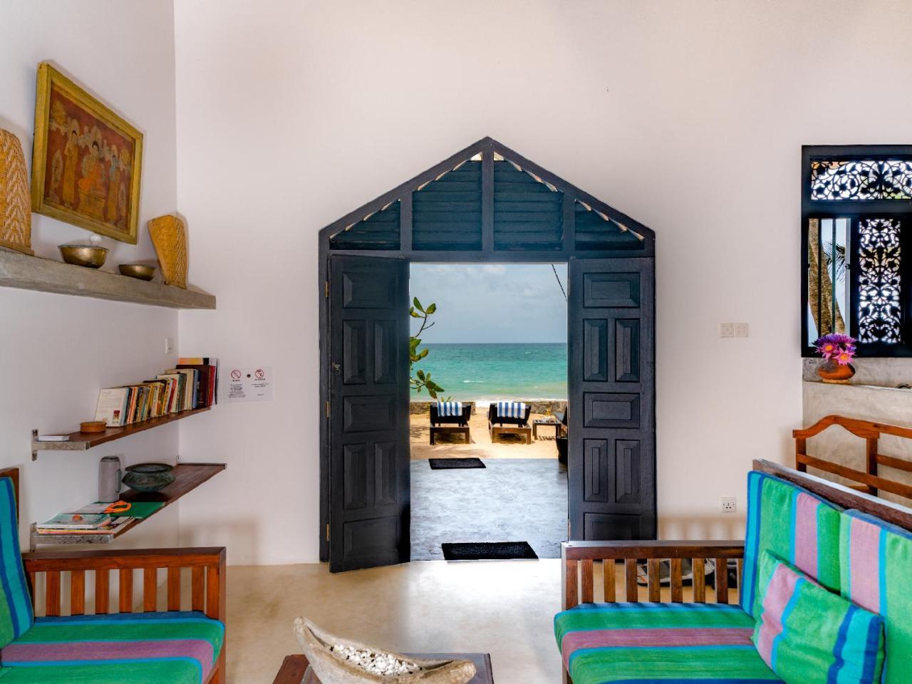 Blue Parrot Beach Villa Амбалангода Екстериор снимка