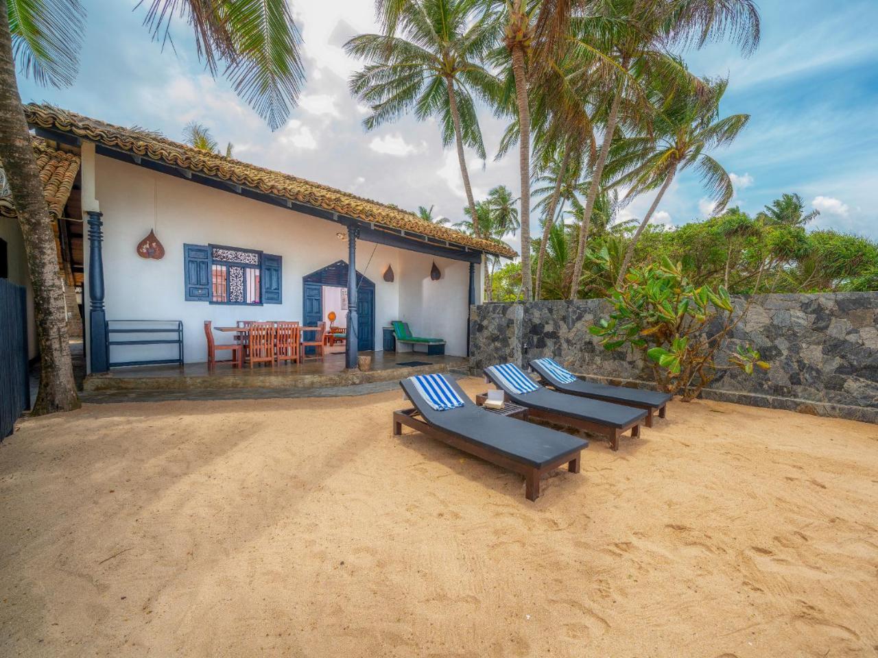Blue Parrot Beach Villa Амбалангода Екстериор снимка